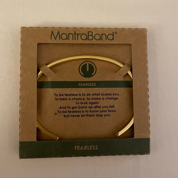 New! MantraBand “Fearless” 18K Gold Plated Bracelet Cuff✨One Size - Picture 3 of 8